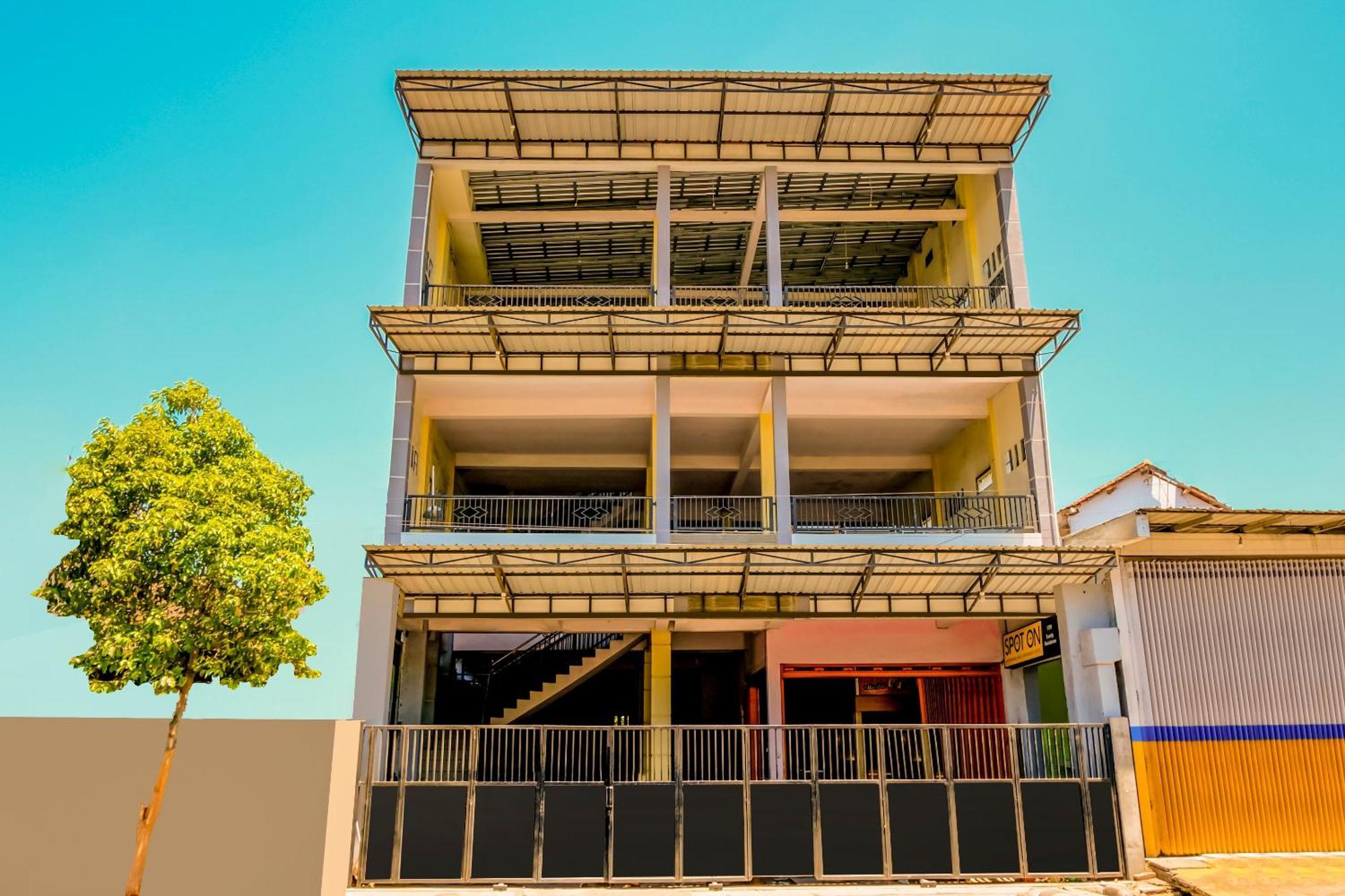 Super Oyo 1759 Family Residence Kediri (East Java) Exterior foto